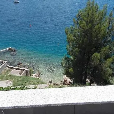 Sara * Omis