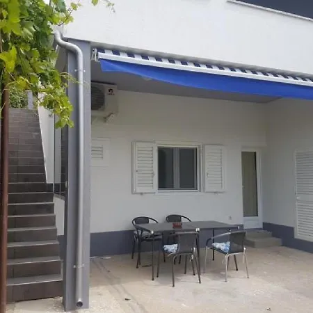 Apartman Sara *